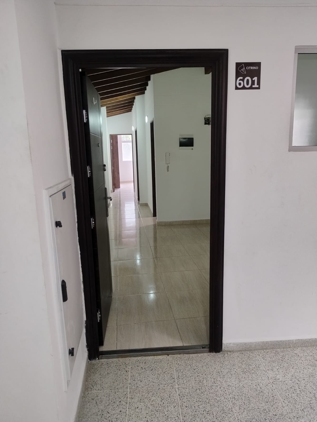 Comodo apartamento en Caldas con zona comercial cercana.