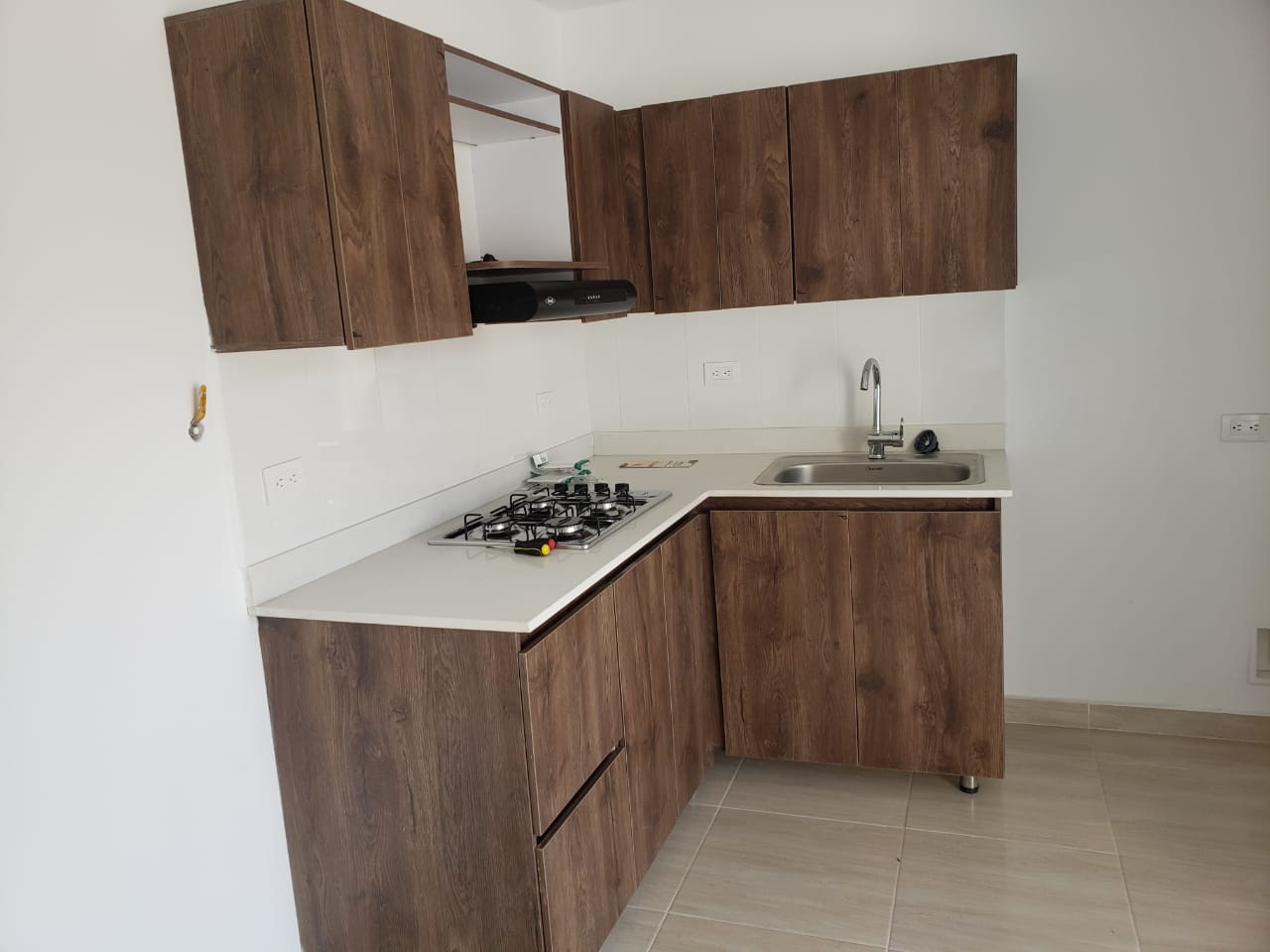Comodo y amplio apartamento en Caldas con zona comercial cercana.